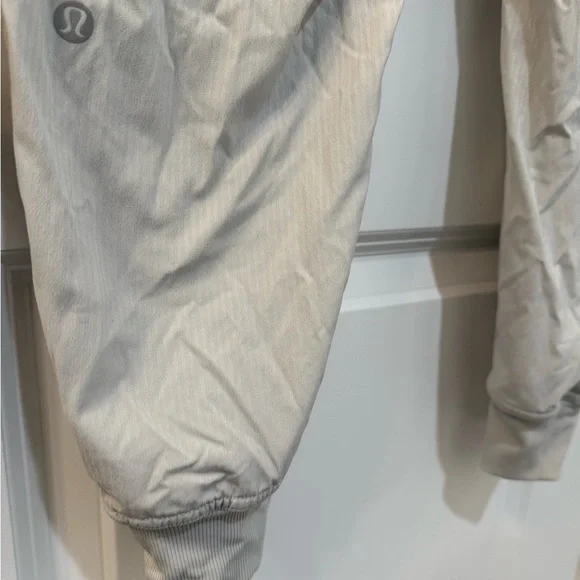 LuLulemon Jogger Pants Gray/White size 6 - Picture 4 of 6